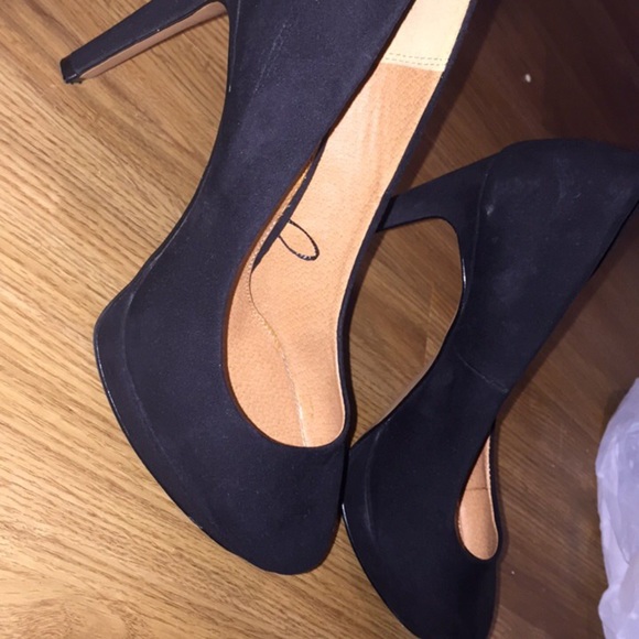 Shoes - Picture 4 of 4